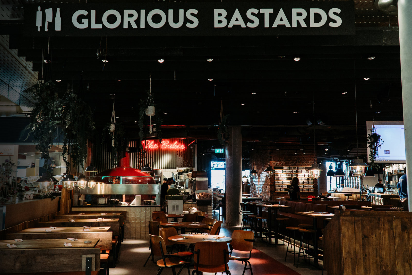 Glorious Bastards / Restaurant Bar-4